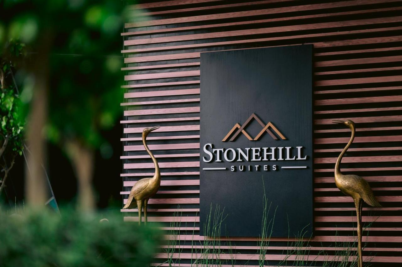 Stonehill Suites Bacolod Extérieur photo