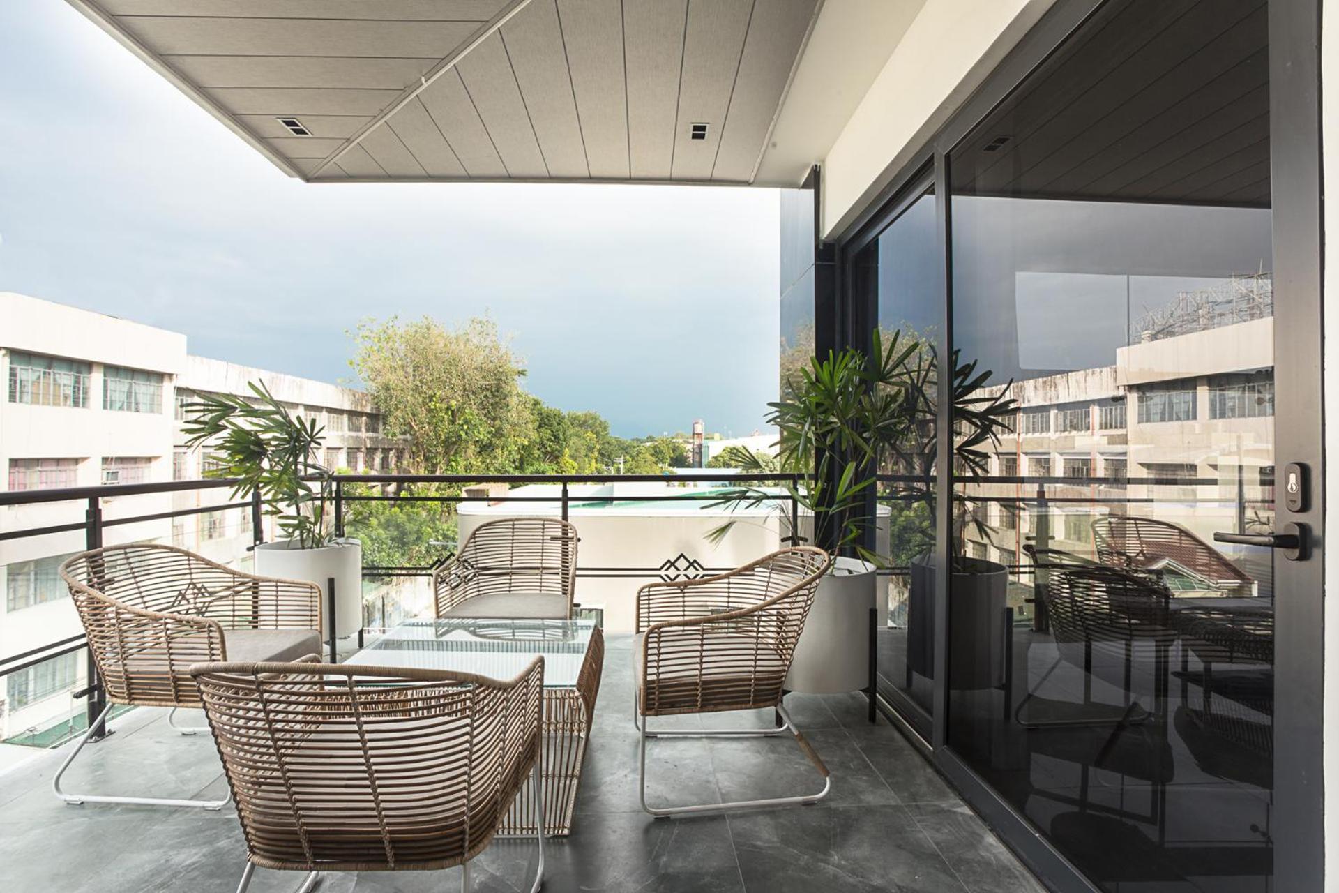 Stonehill Suites Bacolod Extérieur photo