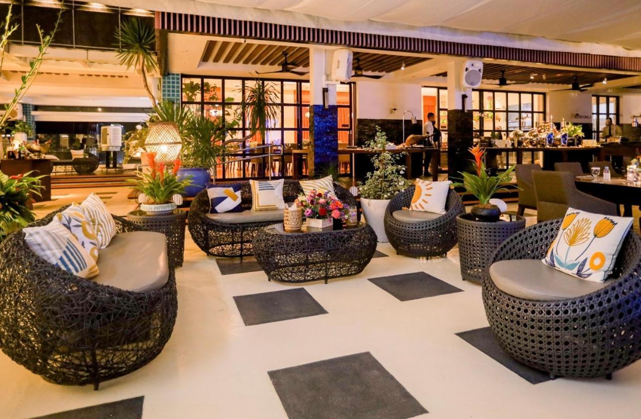 Stonehill Suites Bacolod Extérieur photo